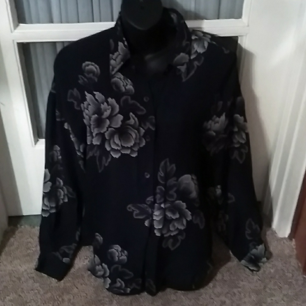 Ellen Tracy Black Floral Top 💯 Silk